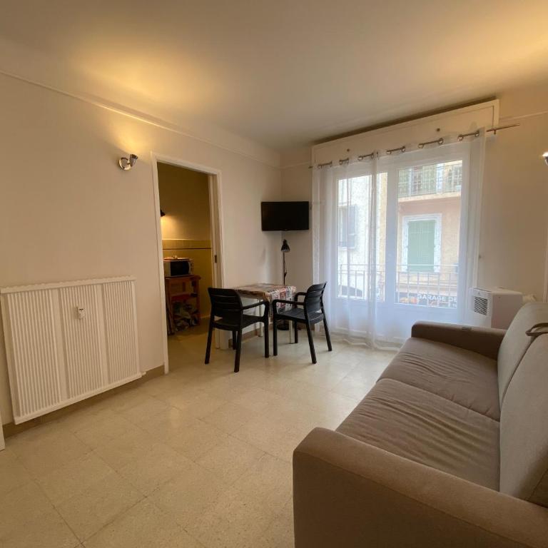 C048 Studio Spacieux proche Plages et Palais - Studio mit Balkon - 1