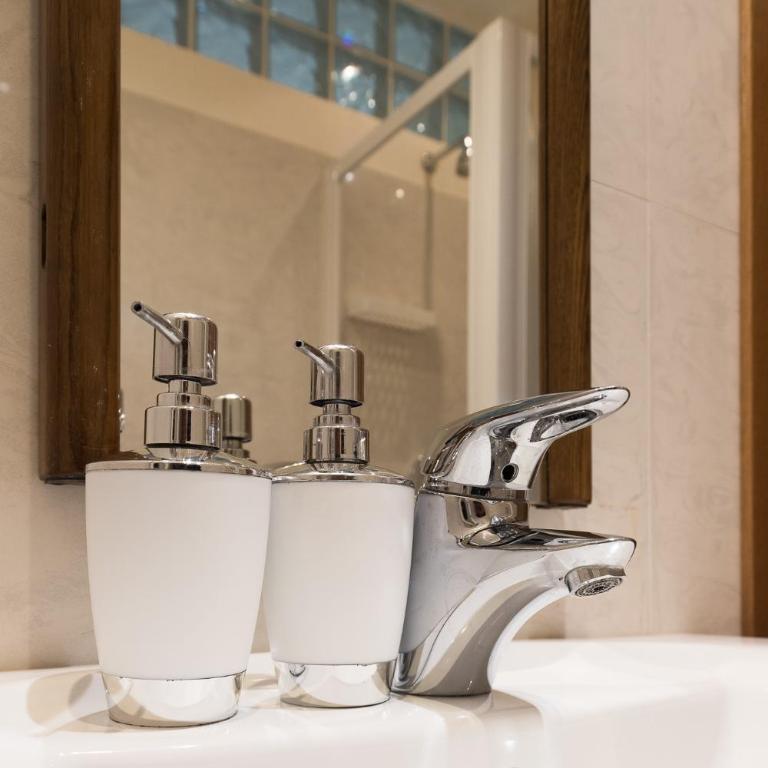 Angeles Inn - Camera Matrimoniale con Bagno Privato Esterno - 2