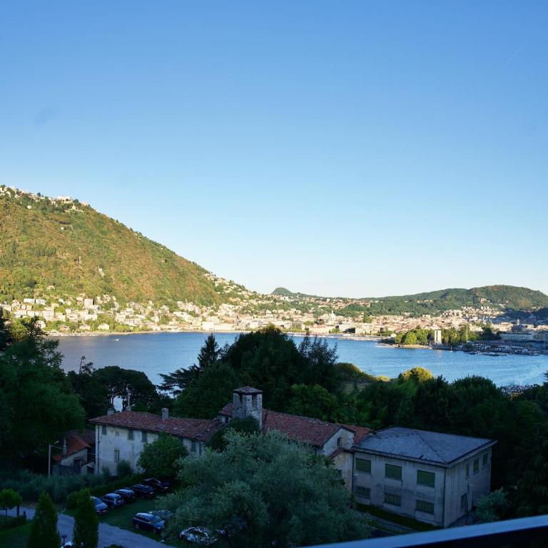 The Blue - lake / city view modern apt near villa Olmo - Appartamento con 2 Camere da Letto - 1