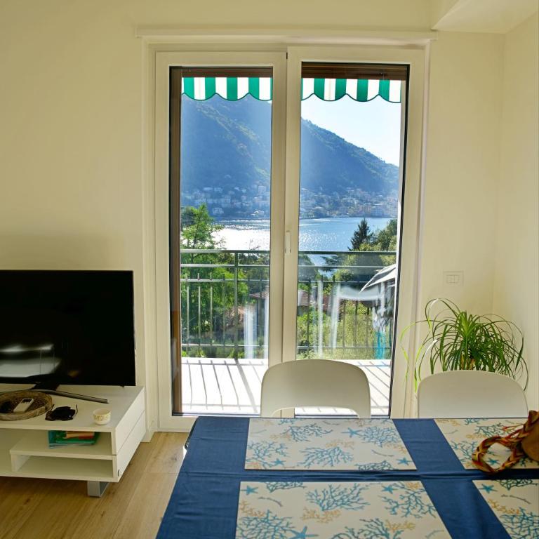 The Blue - lake / city view modern apt near villa Olmo - Appartamento con 2 Camere da Letto - 10