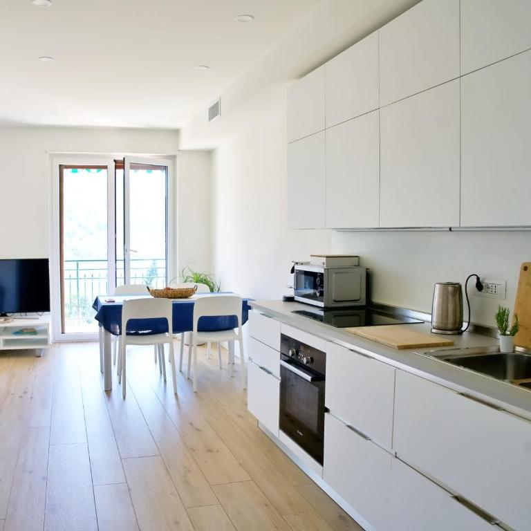 The Blue - lake / city view modern apt near villa Olmo - Appartamento con 2 Camere da Letto - 15