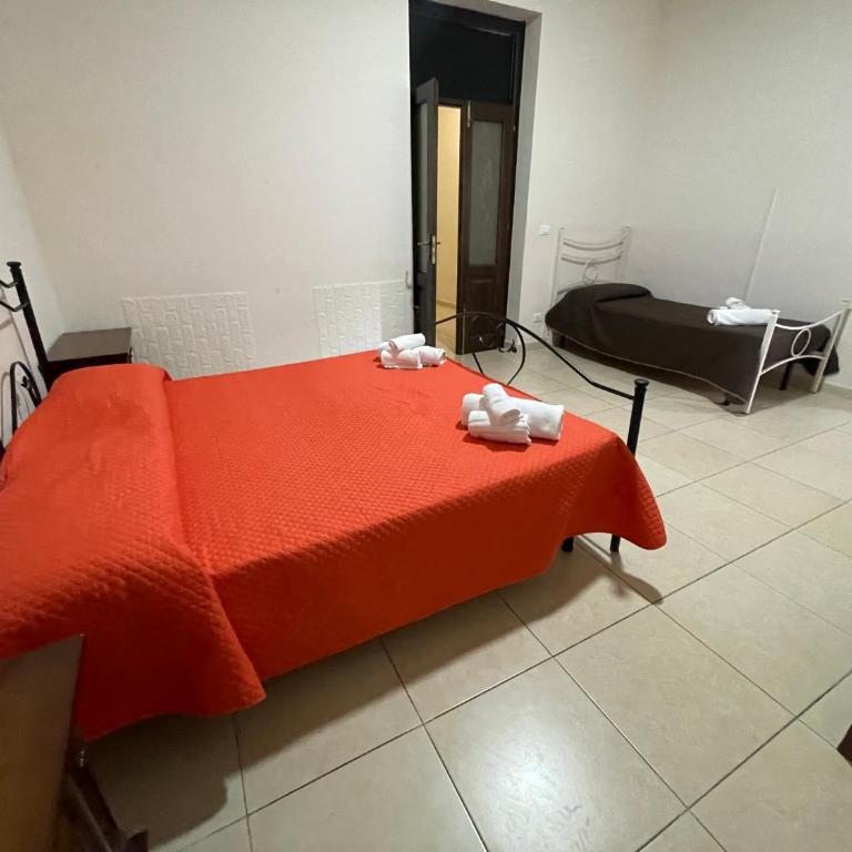 Maya Palace Real Rooms Palermo centre close to Cathedral - Triple Room - 9