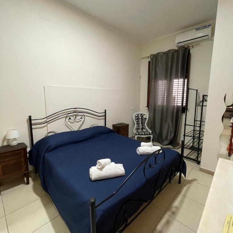 Maya Palace Real Rooms Palermo centre close to Cathedral - Double Room with Private Bathroom - 1
