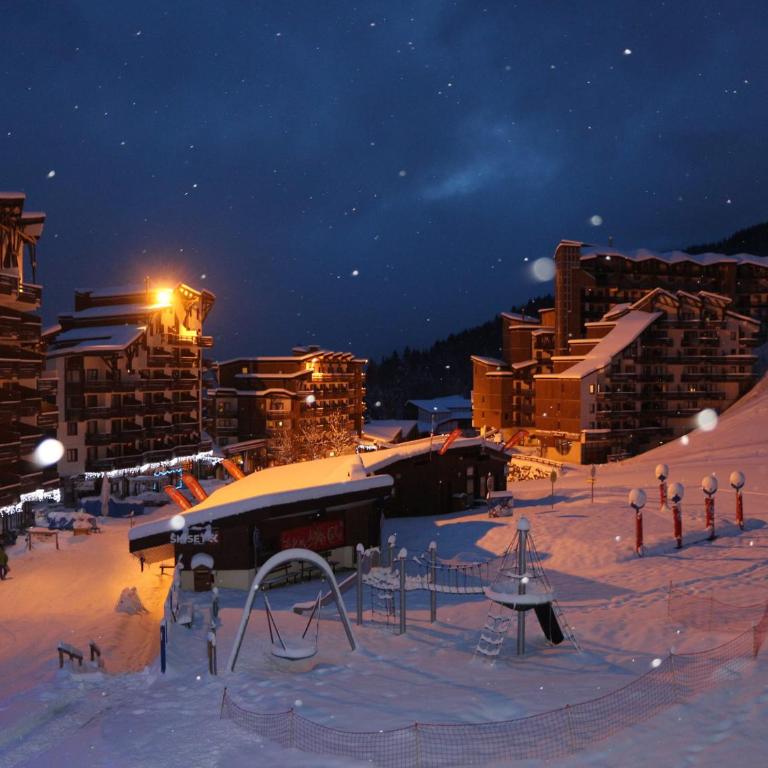 Chalet centre La Tania, skis aux pieds, parking et animaux admis - Apartment mit 1 Schlafzimmer - 4