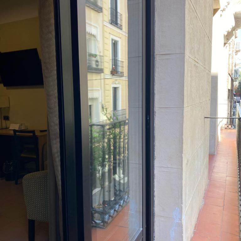 Hostal Ballesta - Habitación Doble con balcón - 1 o 2 camas - 11