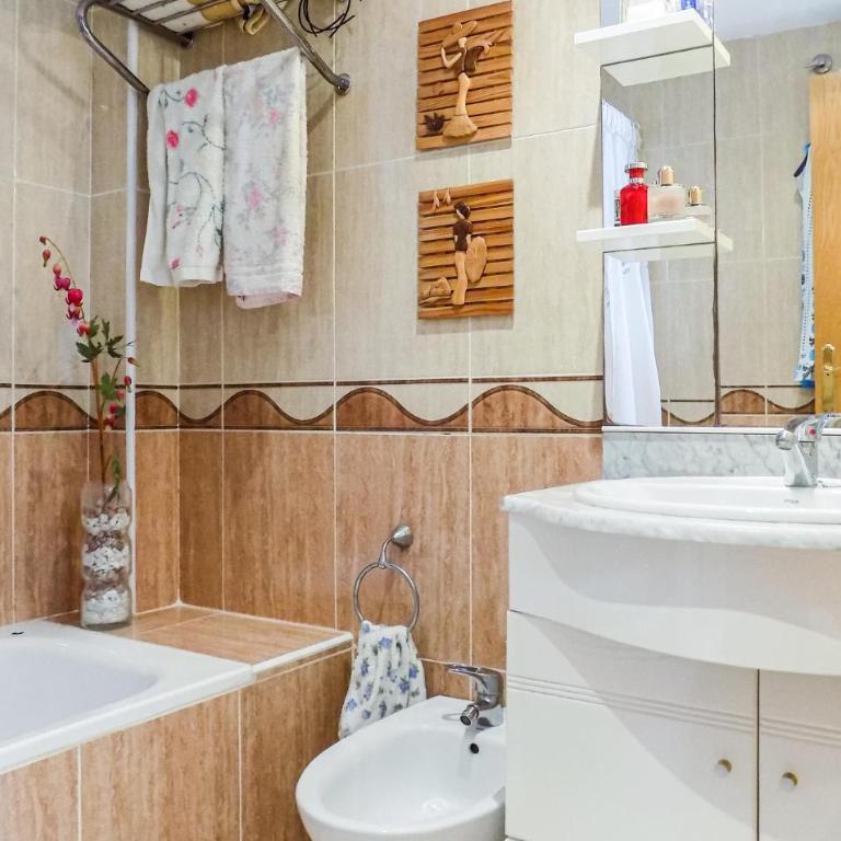 2 Bedroom Lovely Apartment In Oropesa Del Mar - Apartamento de 2 dormitorios - 13
