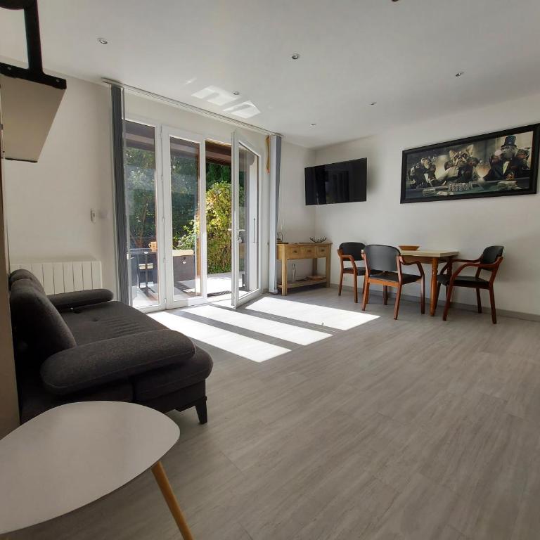 Centre St Jorioz : Charmant et spacieux studio avec terrasse et jardin privatif - Studio - 12