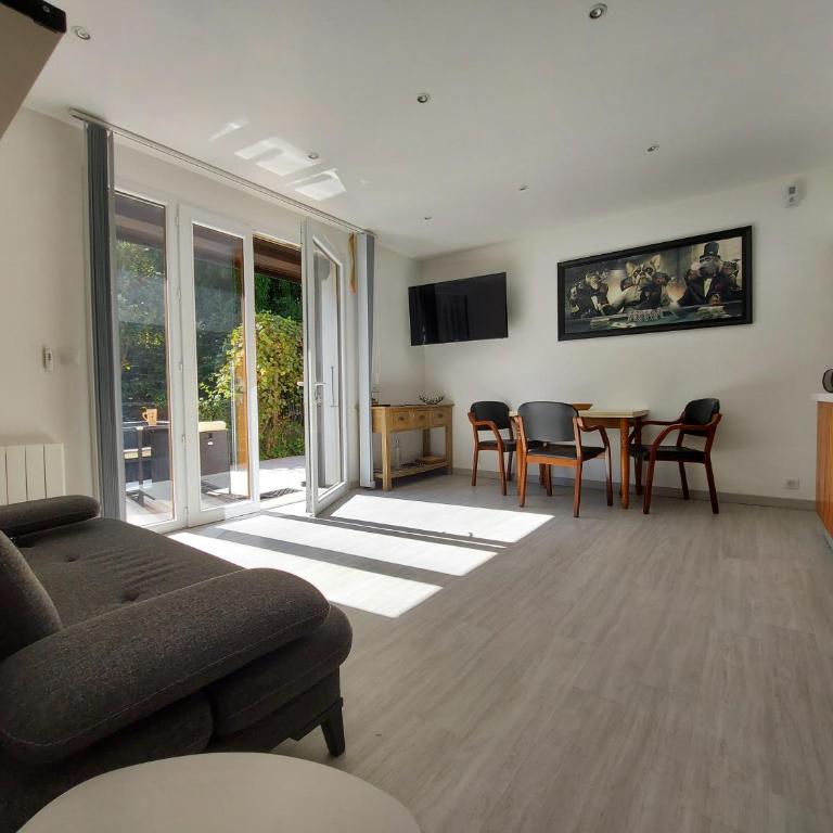 Centre St Jorioz : Charmant et spacieux studio avec terrasse et jardin privatif - Studio - 26