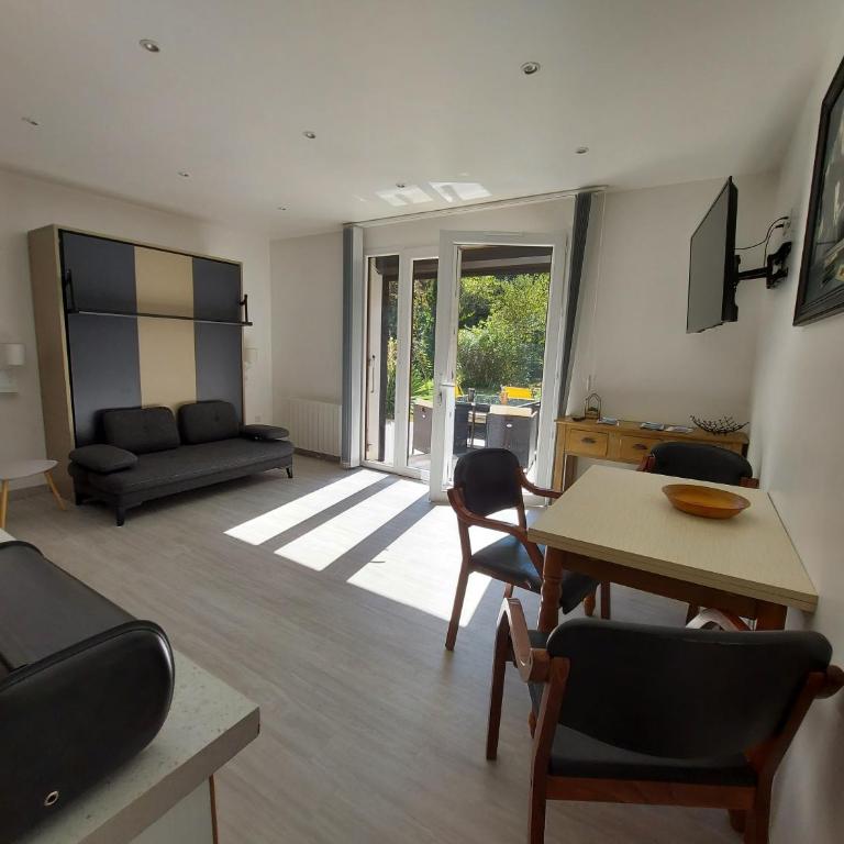 Centre St Jorioz : Charmant et spacieux studio avec terrasse et jardin privatif - Studio - 21