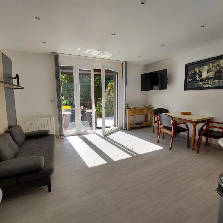 Centre St Jorioz : Charmant et spacieux studio avec terrasse et jardin privatif - Studio - 27