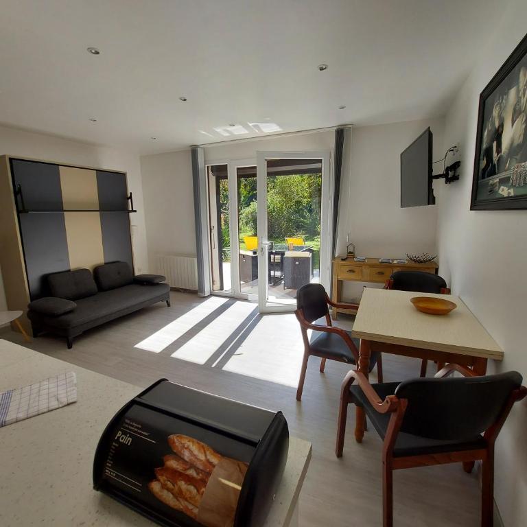 Centre St Jorioz : Charmant et spacieux studio avec terrasse et jardin privatif - Studio - 2