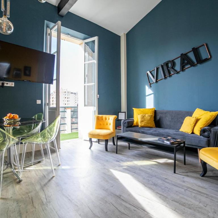 The Loft - Superb 2 bedrooms on top floor with terrace - 10min to Palais & Beach! - Loft - 2