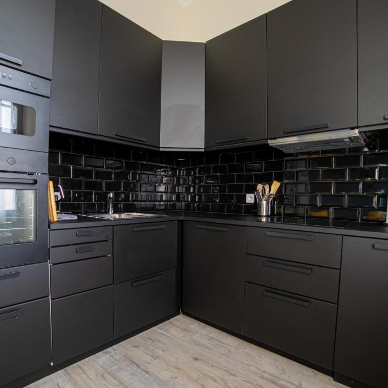 The Loft - Superb 2 bedrooms on top floor with terrace - 10min to Palais & Beach! - Loft - 4