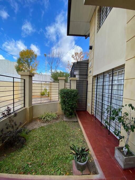 Casa con Estacionamiento en zona sur de la Ciudad - Two-Bedroom House - 10