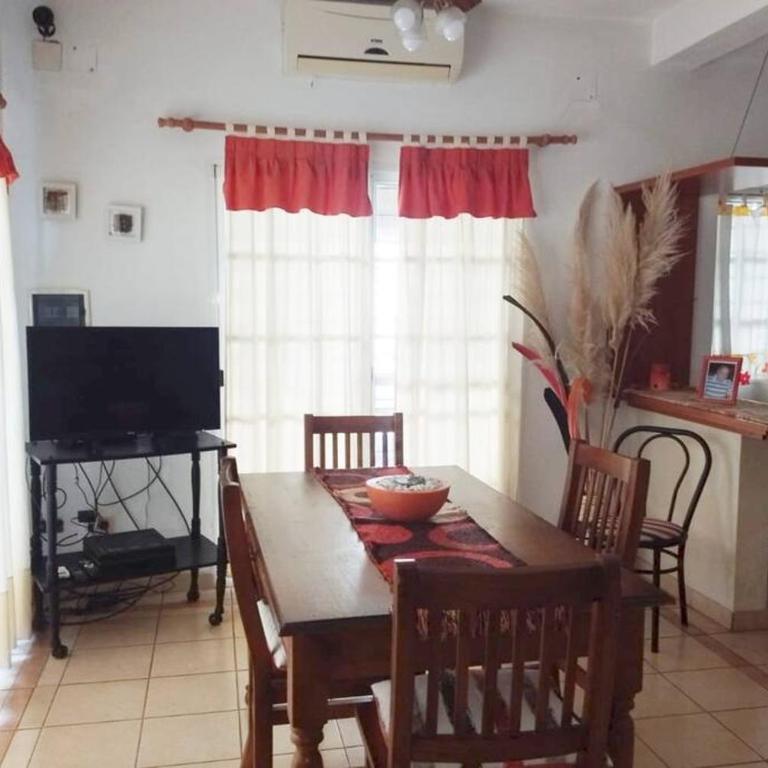 Casa con Estacionamiento en zona sur de la Ciudad - Two-Bedroom House - 11