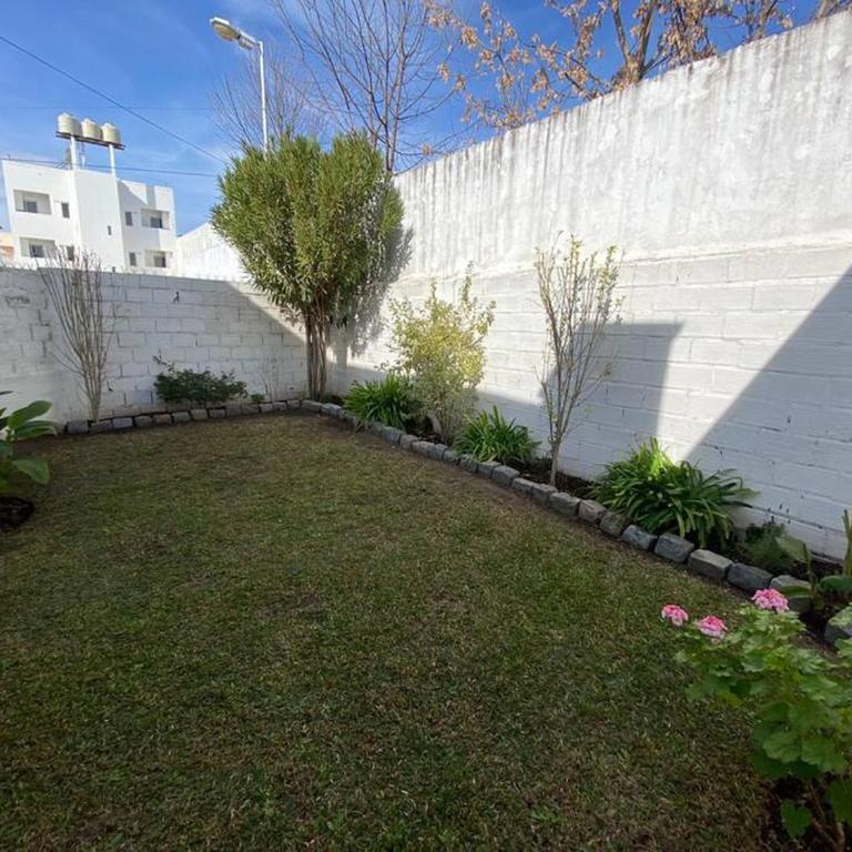 Casa con Estacionamiento en zona sur de la Ciudad - Two-Bedroom House - 13