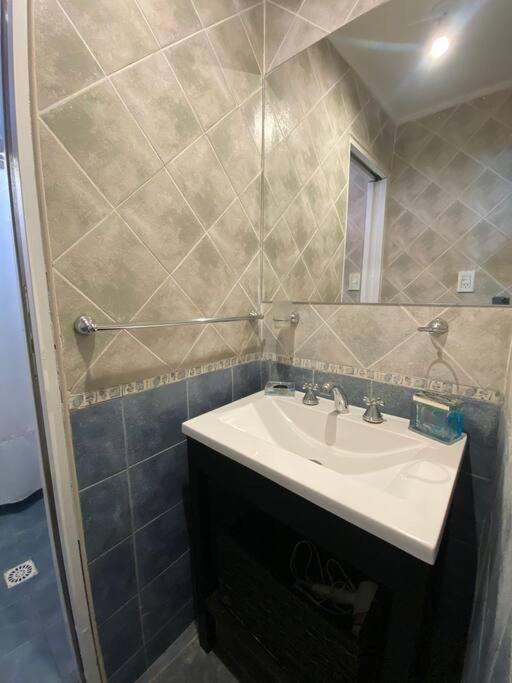 Casa con Estacionamiento en zona sur de la Ciudad - Two-Bedroom House - 14