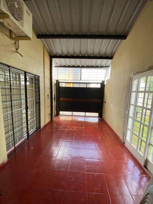 Casa con Estacionamiento en zona sur de la Ciudad - Two-Bedroom House - 21
