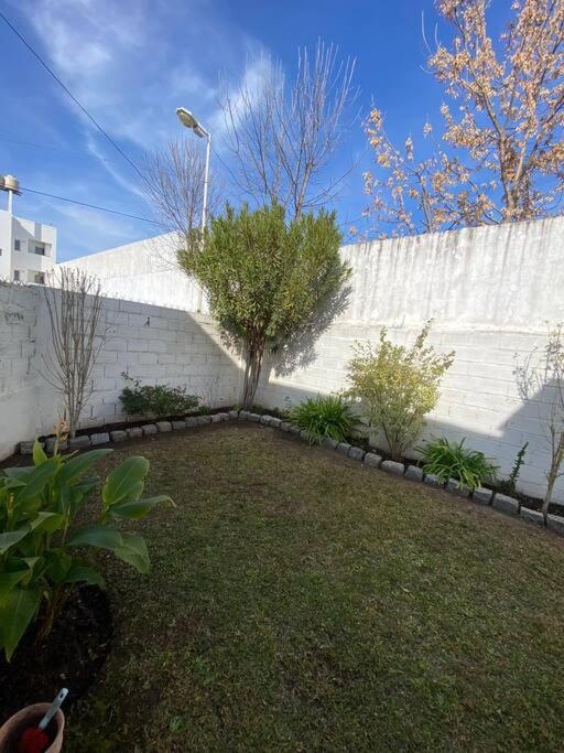 Casa con Estacionamiento en zona sur de la Ciudad - Two-Bedroom House - 22