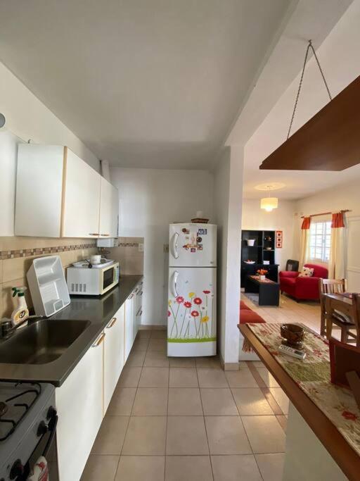 Casa con Estacionamiento en zona sur de la Ciudad - Two-Bedroom House - 33