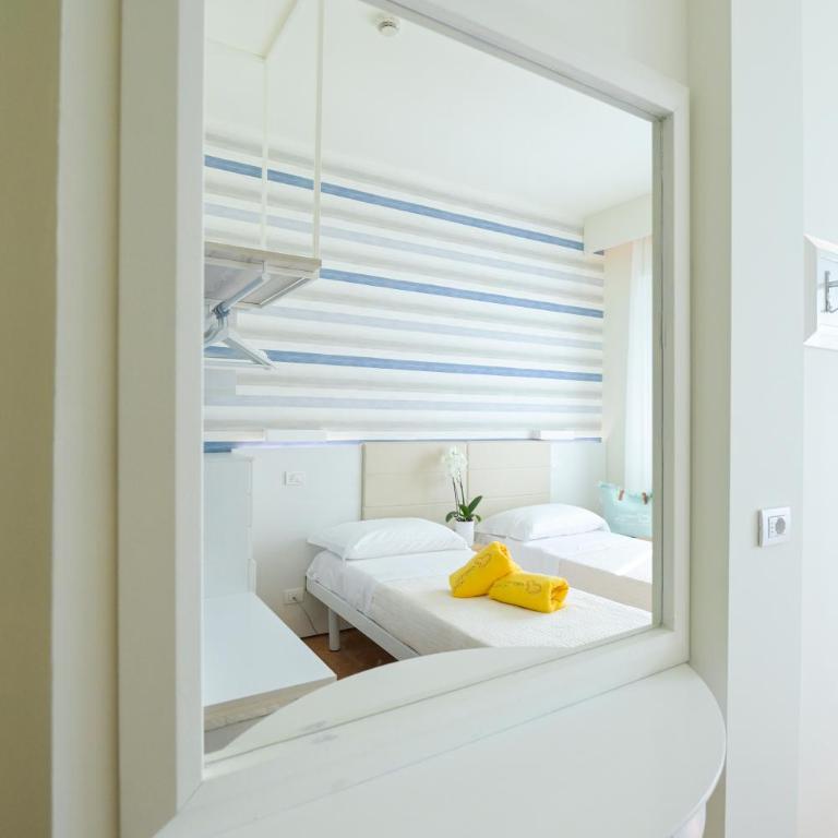 Hotel Aristeo Rimini fronte mare - Superior Connecting Rooms with Partial Sea View - 7