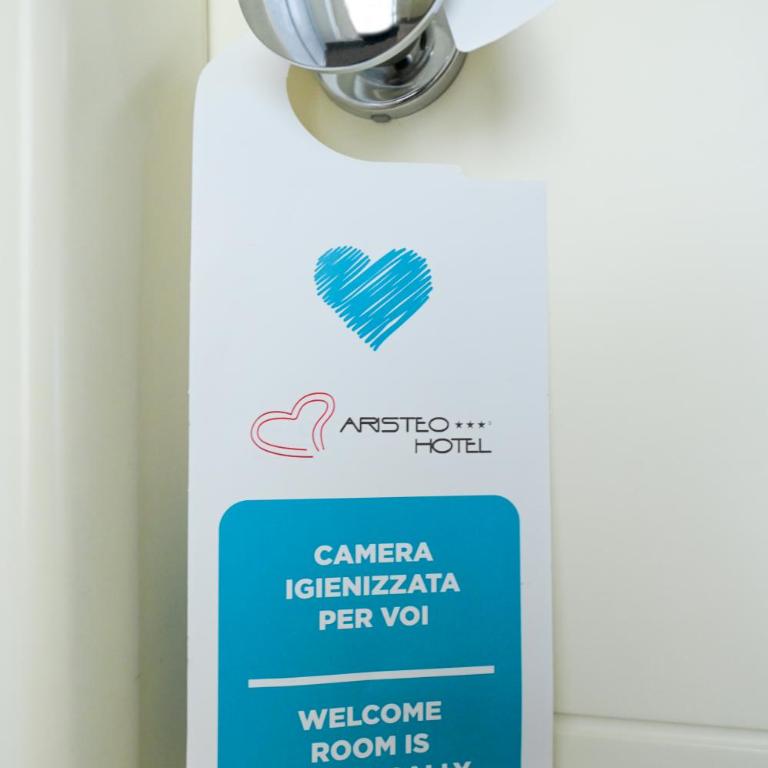 Hotel Aristeo Rimini fronte mare - Camera Matrimoniale Piccola con Vista Mare Parziale - 5