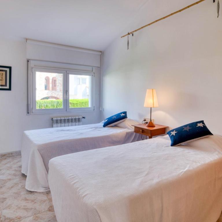 Plaça de la Sardana Casa acollidora per 8 persones a 5 minuts de la Platja Gran i del centre de Platja d'Aro - Villa con vistas al jardín - 28
