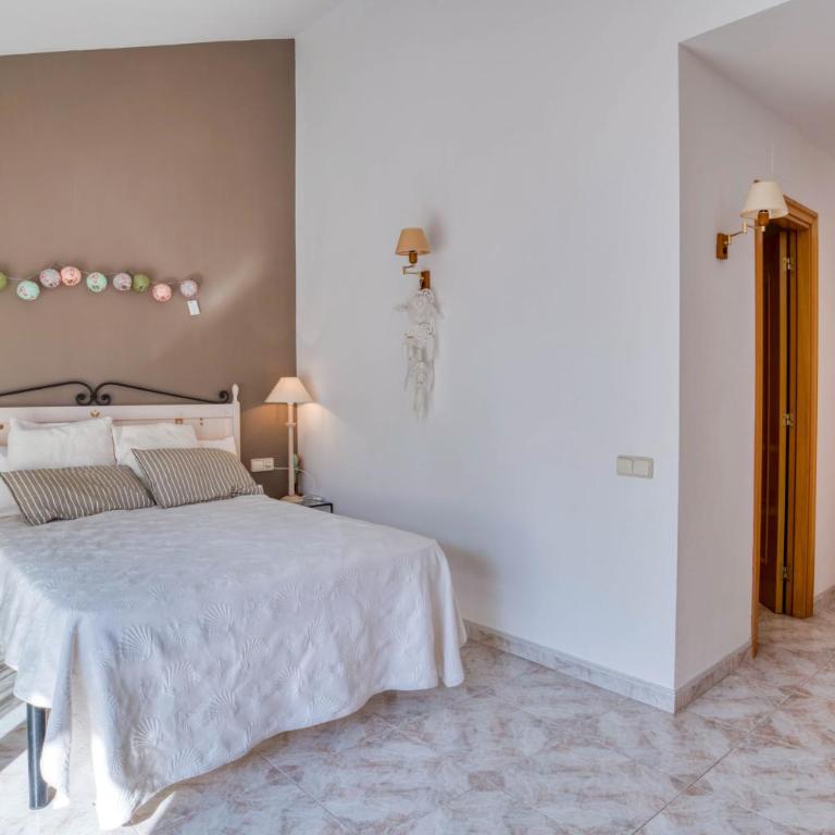 Plaça de la Sardana Casa acollidora per 8 persones a 5 minuts de la Platja Gran i del centre de Platja d'Aro - Villa con vistas al jardín - 18