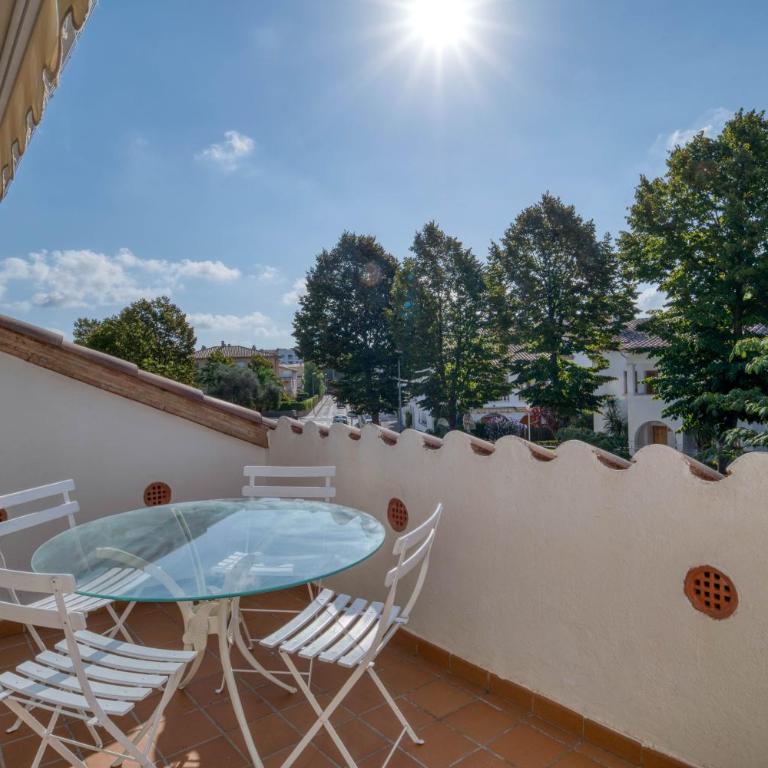 Plaça de la Sardana Casa acollidora per 8 persones a 5 minuts de la Platja Gran i del centre de Platja d'Aro - Villa con vistas al jardín - 21