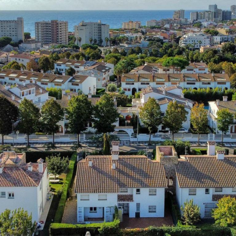 Plaça de la Sardana Casa acollidora per 8 persones a 5 minuts de la Platja Gran i del centre de Platja d'Aro - Villa con vistas al jardín - 38