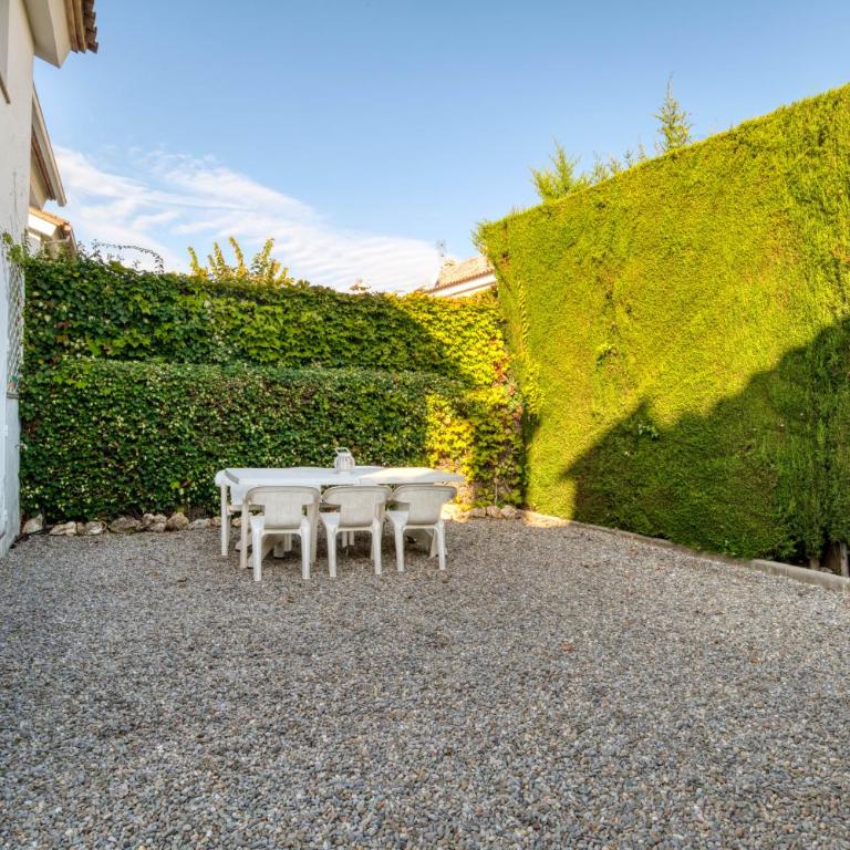 Plaça de la Sardana Casa acollidora per 8 persones a 5 minuts de la Platja Gran i del centre de Platja d'Aro - Villa con vistas al jardín - 30