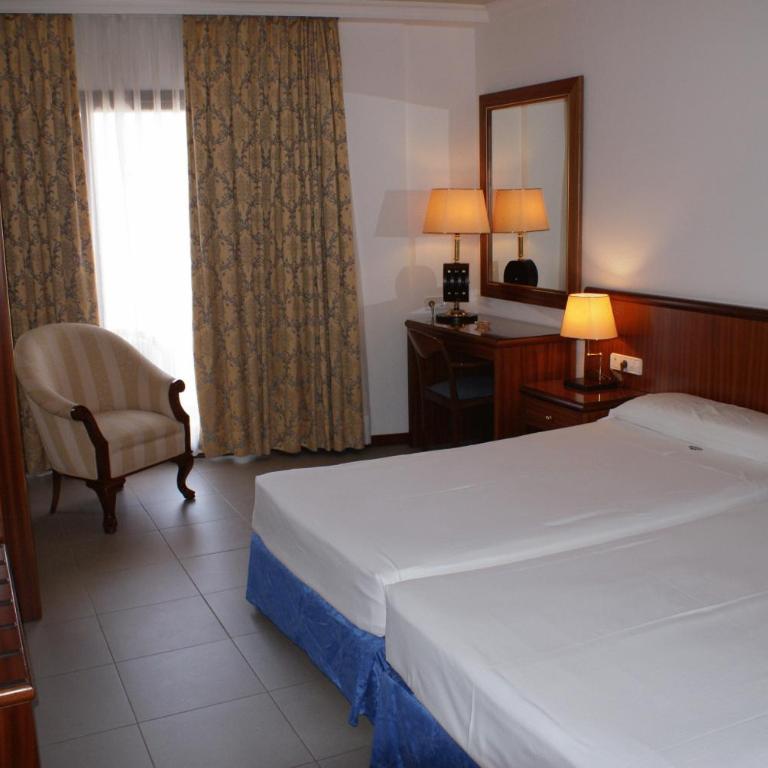Hostal Vila del Mar - Habitación Doble Estándar con balcón - 1 o 2 camas - 8