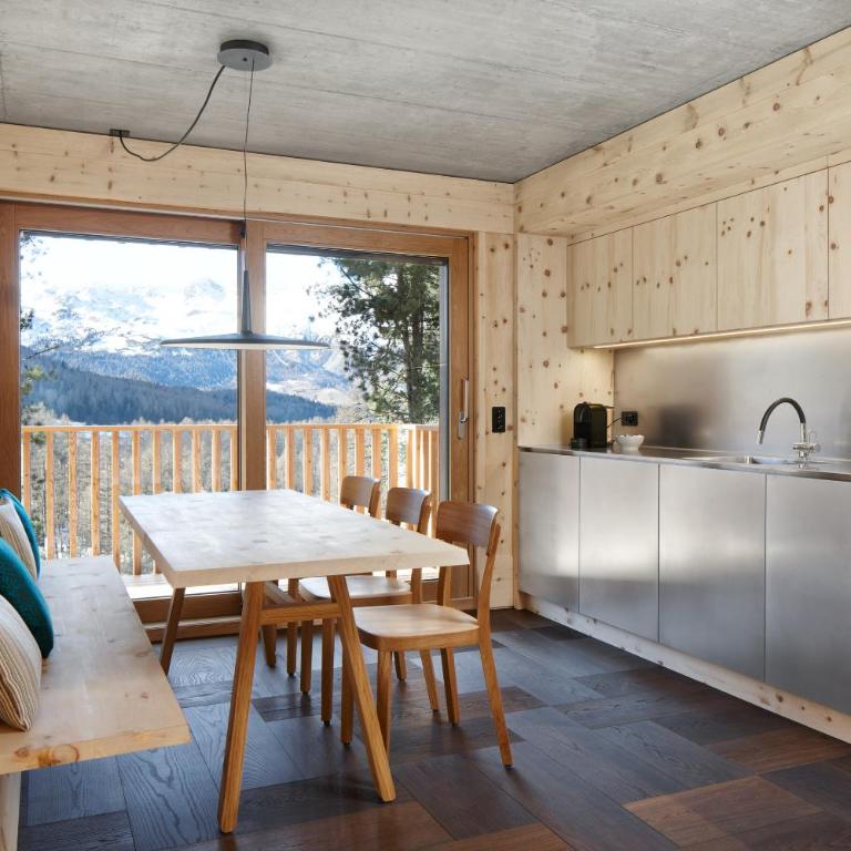 Alpine Lodge Chesa al Parc - Apartment mit 3 Schlafzimmern und Balkon - 4