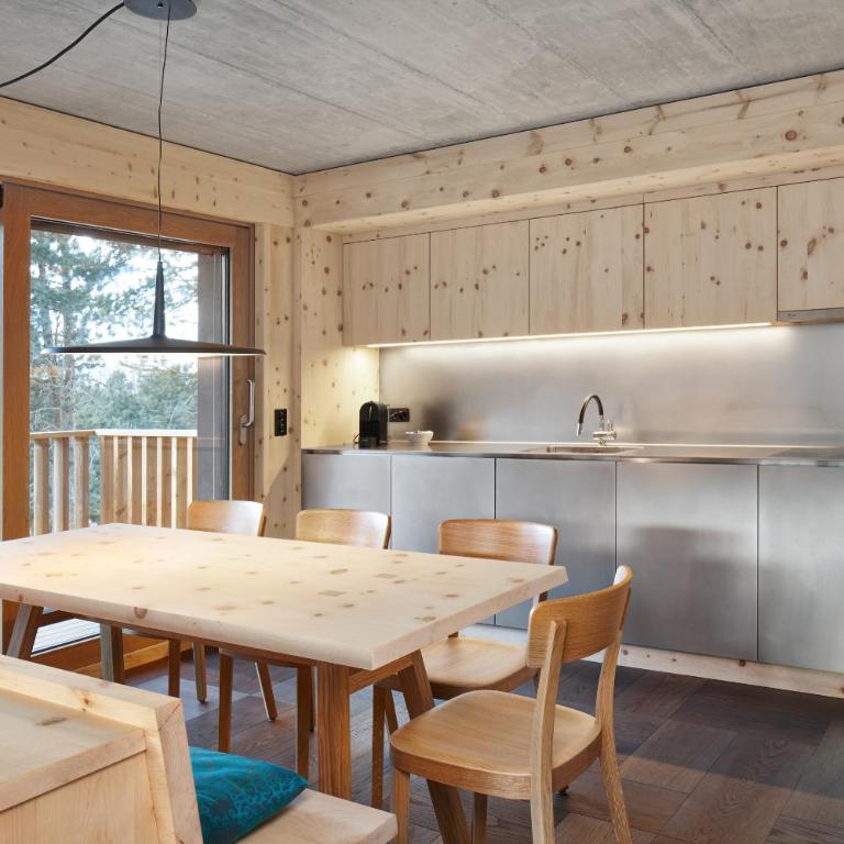 Alpine Lodge Chesa al Parc - Apartment mit 3 Schlafzimmern, Balkon und Zwischengeschoss - 6