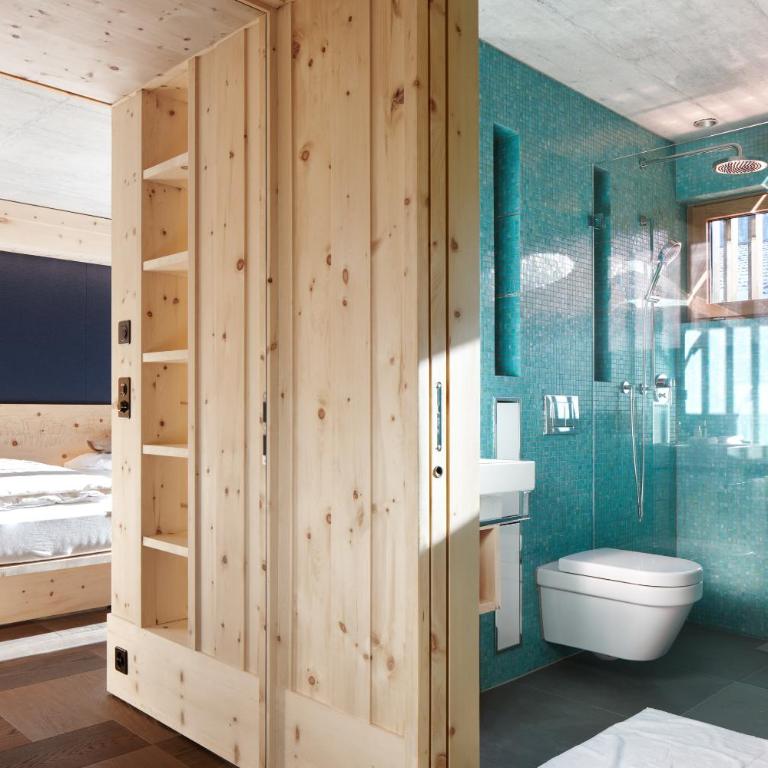 Alpine Lodge Chesa al Parc - Apartment mit 3 Schlafzimmern und Balkon - 11
