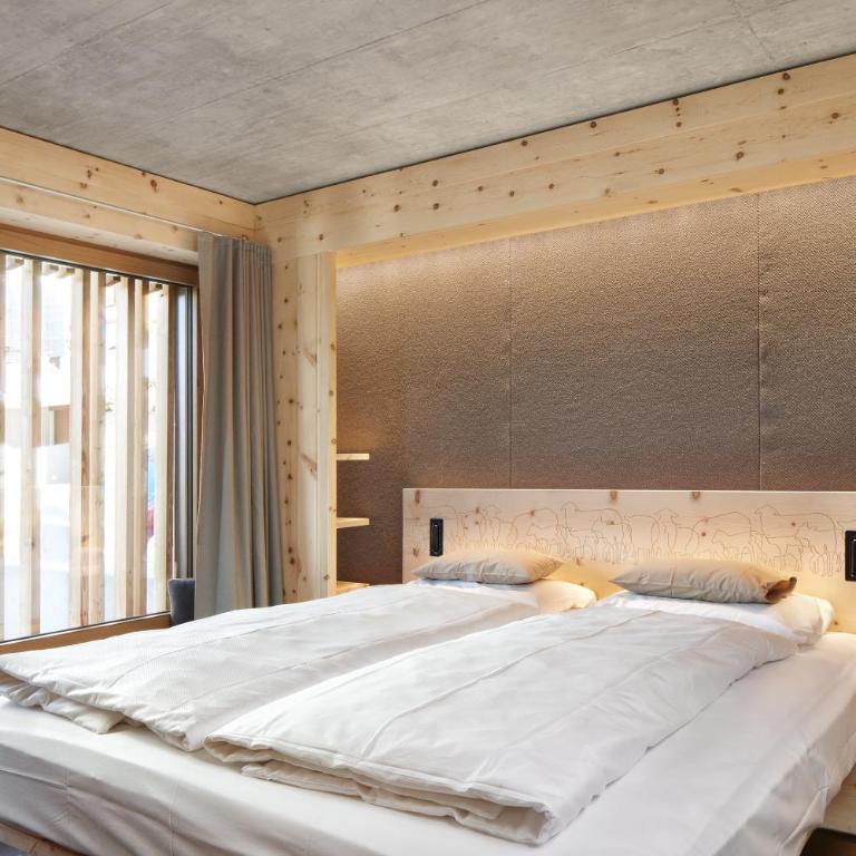 Alpine Lodge Chesa al Parc - Apartment mit 3 Schlafzimmern, Balkon und Zwischengeschoss - 2