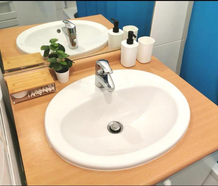 CHIC 2CHAMBRES,70m²+balcon+parking+WIFI - Appartement 2 Chambres - 15