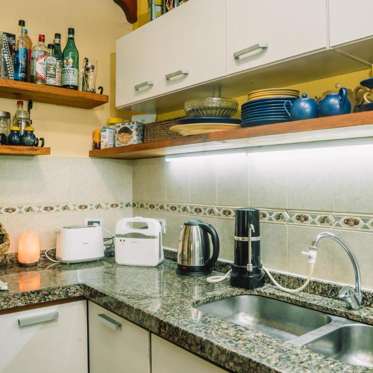 Casa céntrica que cumple todas tus necesidades - Three-Bedroom House - 14