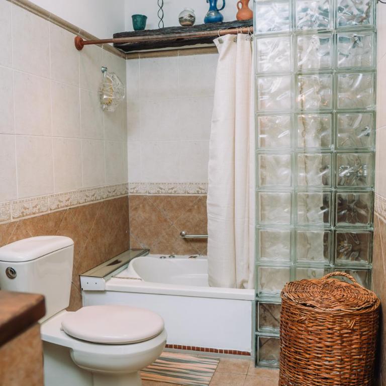 Casa céntrica que cumple todas tus necesidades - Three-Bedroom House - 28