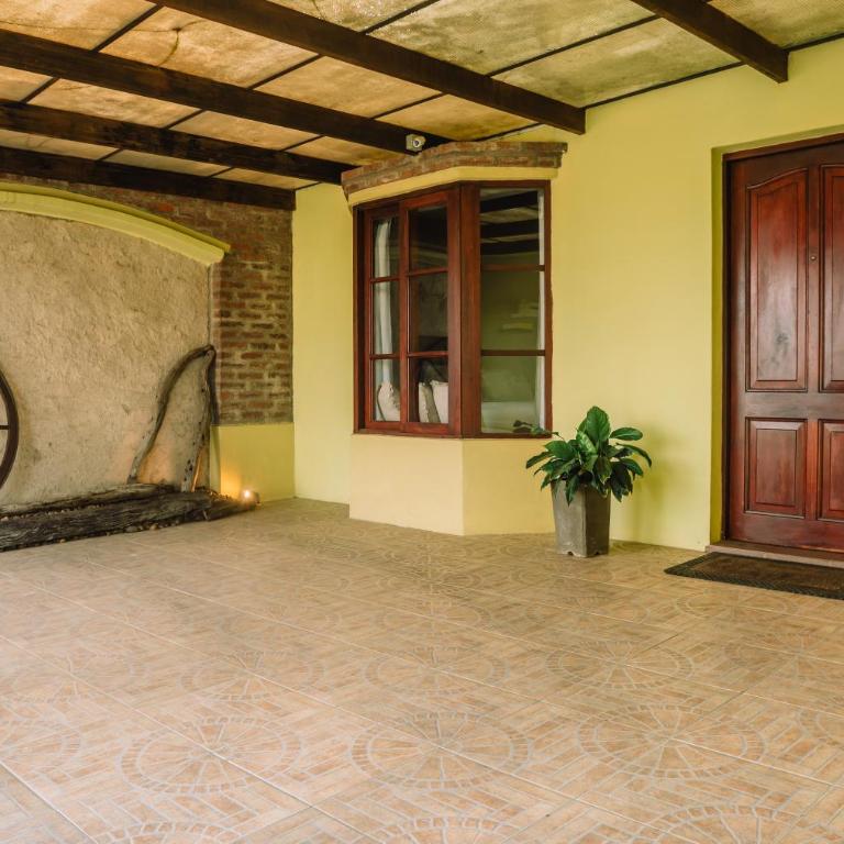 Casa céntrica que cumple todas tus necesidades - Three-Bedroom House - 32
