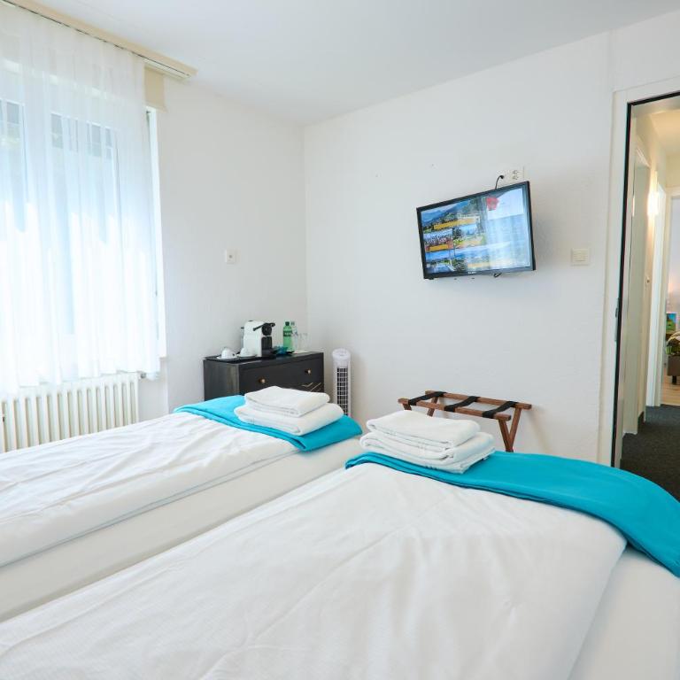 Hotel Sonnenberg - Dreibettzimmer mit Bad - 1