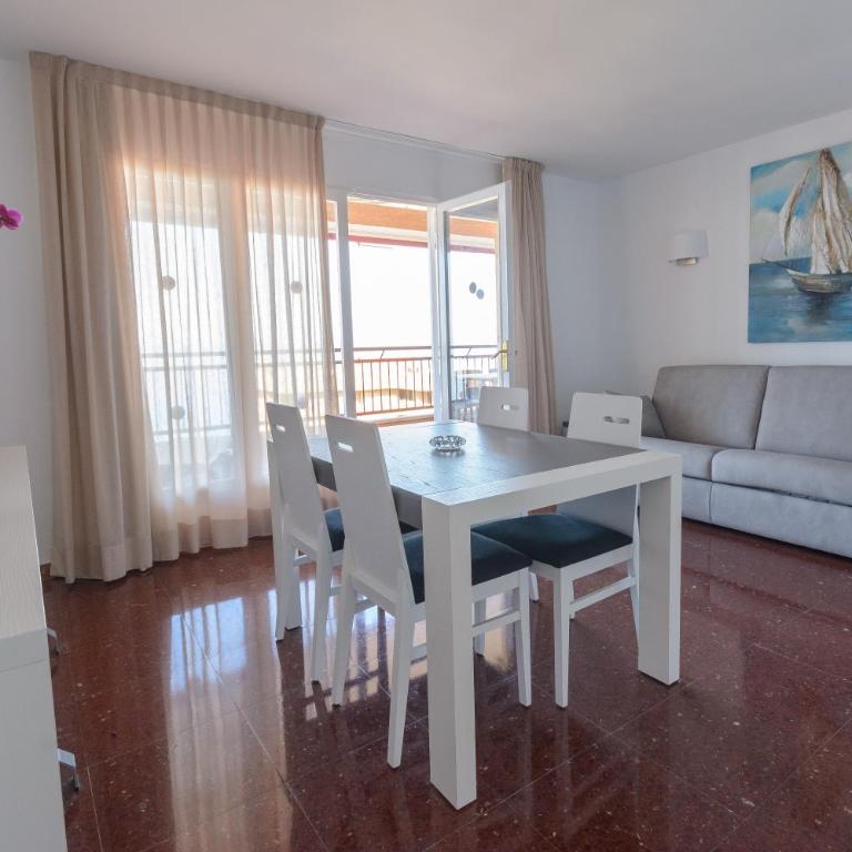 Beach Family Apartments - Suite with Sea View - 3