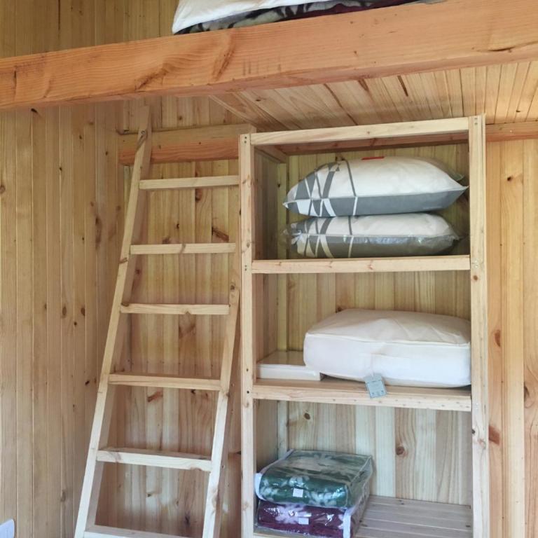 Los Quenes River Lodge - Family Room with Mountain View - 6