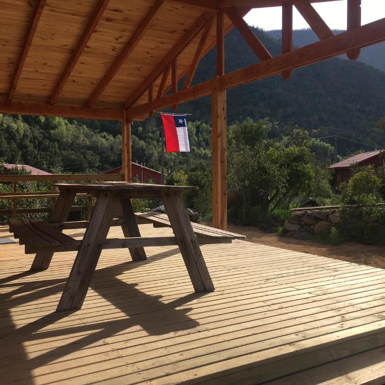 Los Quenes River Lodge - Family Room with Mountain View - 14