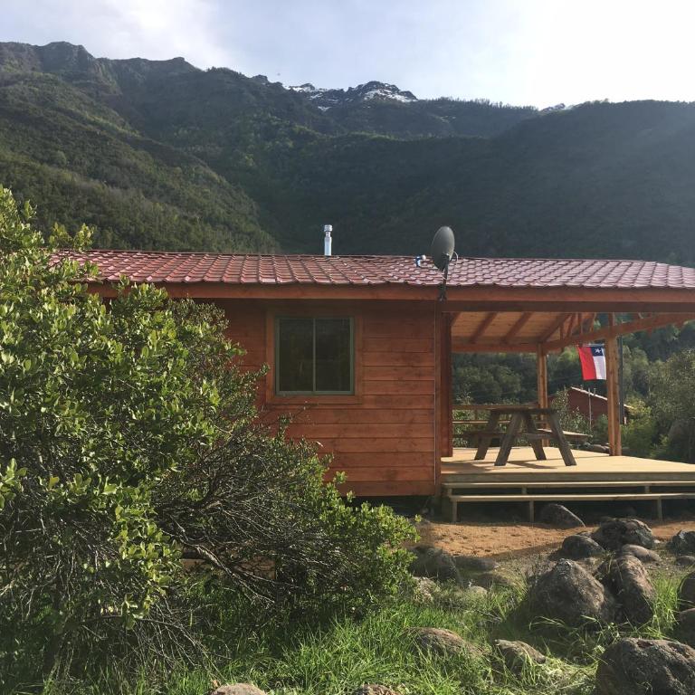 Los Quenes River Lodge - Family Room with Mountain View - 16