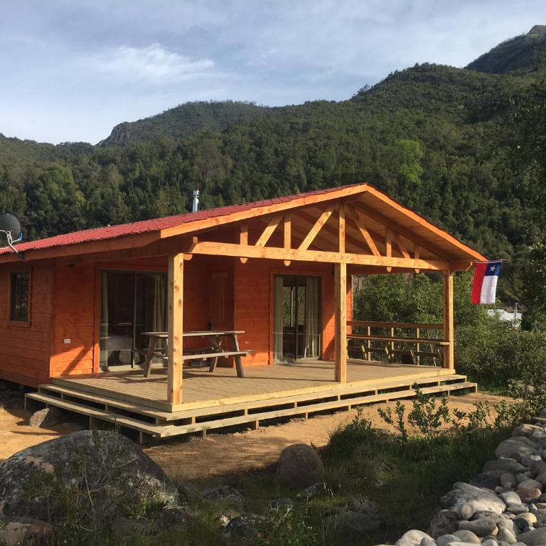Los Quenes River Lodge - Family Room with Mountain View - 17