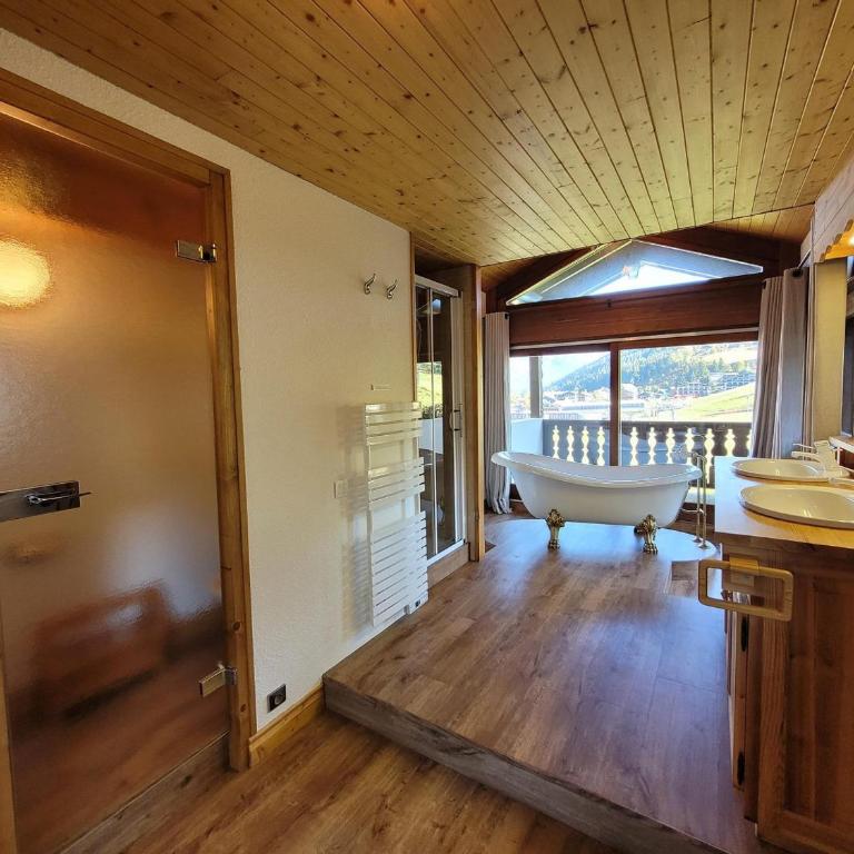 Superbe appartement 6 pièces au pied des pistes, 4 chambres en suite, centre Les Gets - FR-1-598-26 - Appartamento (10 Adulti) - 9