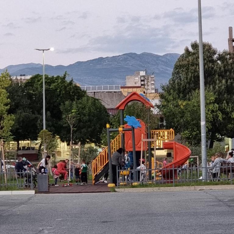 Big apartment - Three-Bedroom Apartment - 77