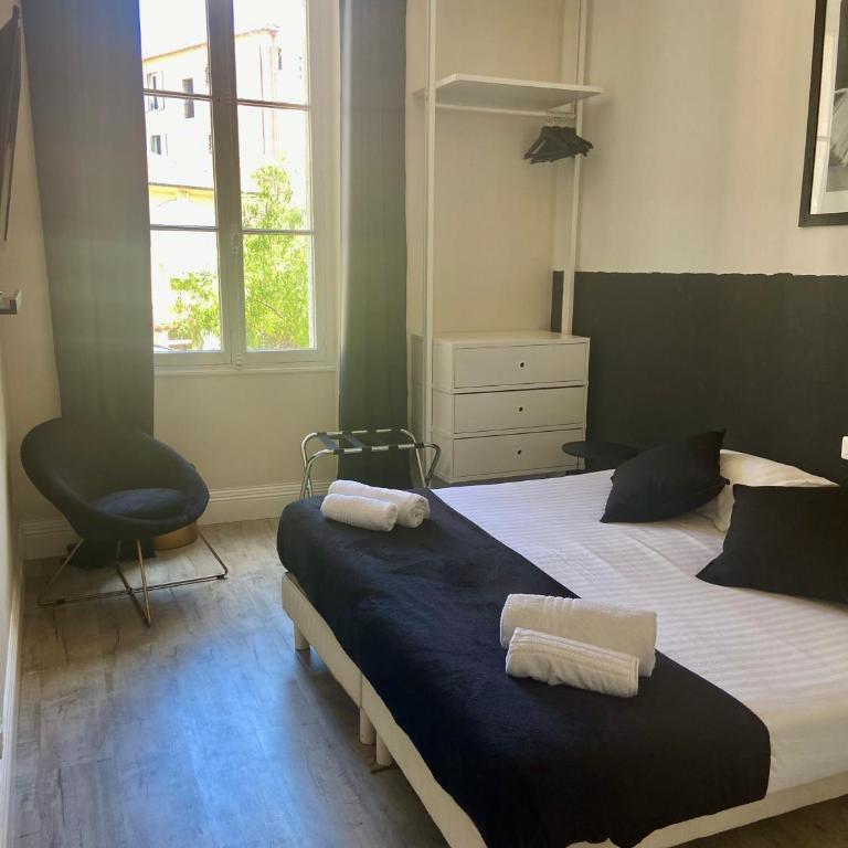 The Loft - Superb 2 bedrooms on top floor with terrace - 10min to Palais & Beach! - Loft - 24