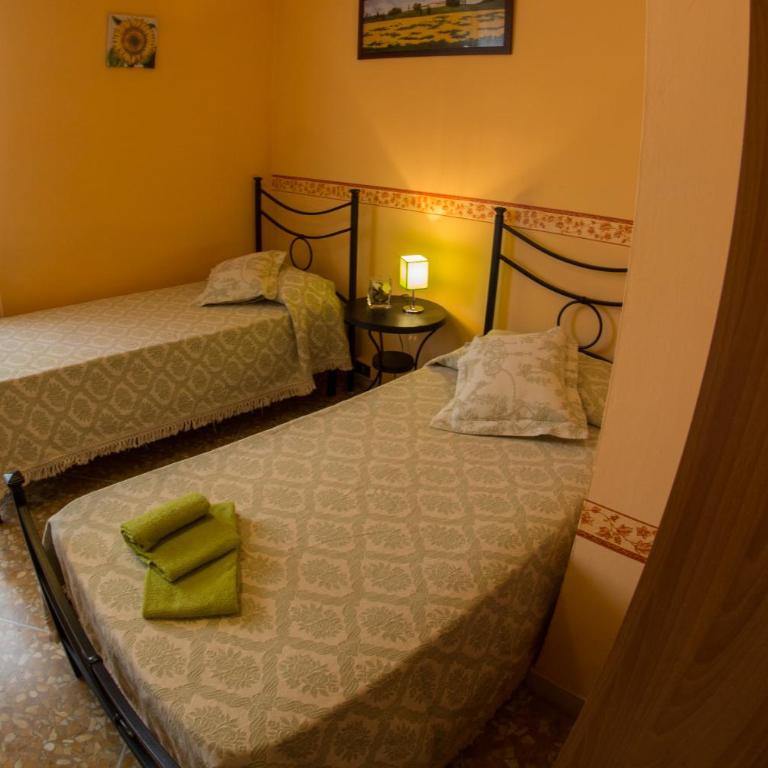 B&B Gate 52 - Camera Doppia con Letti Singoli e Bagno in Comune - 2